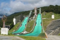 1名参加OK!【春日井車庫・小牧発】*1泊4食付*『感動の舞台へ!白馬ジャンプ競技場と黒部ダムガイドツアー&大町温泉』3